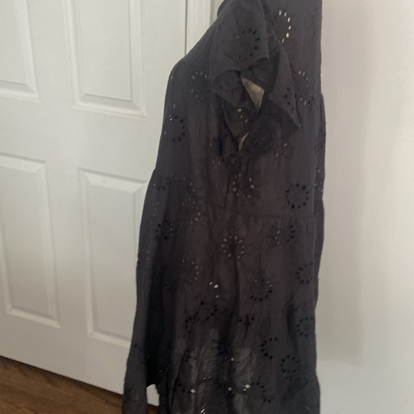 Black Cap Sleeve Embellished dress - Picture 4 of 9